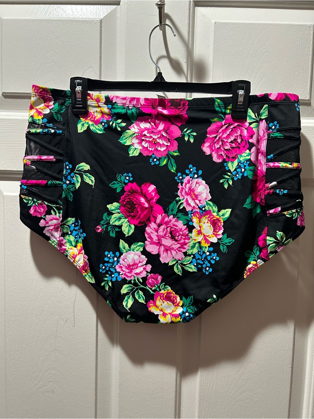 Torrid High Rise Lattice Side Black Floral Bikini Bottoms Size 3X - Picture 5 of 9